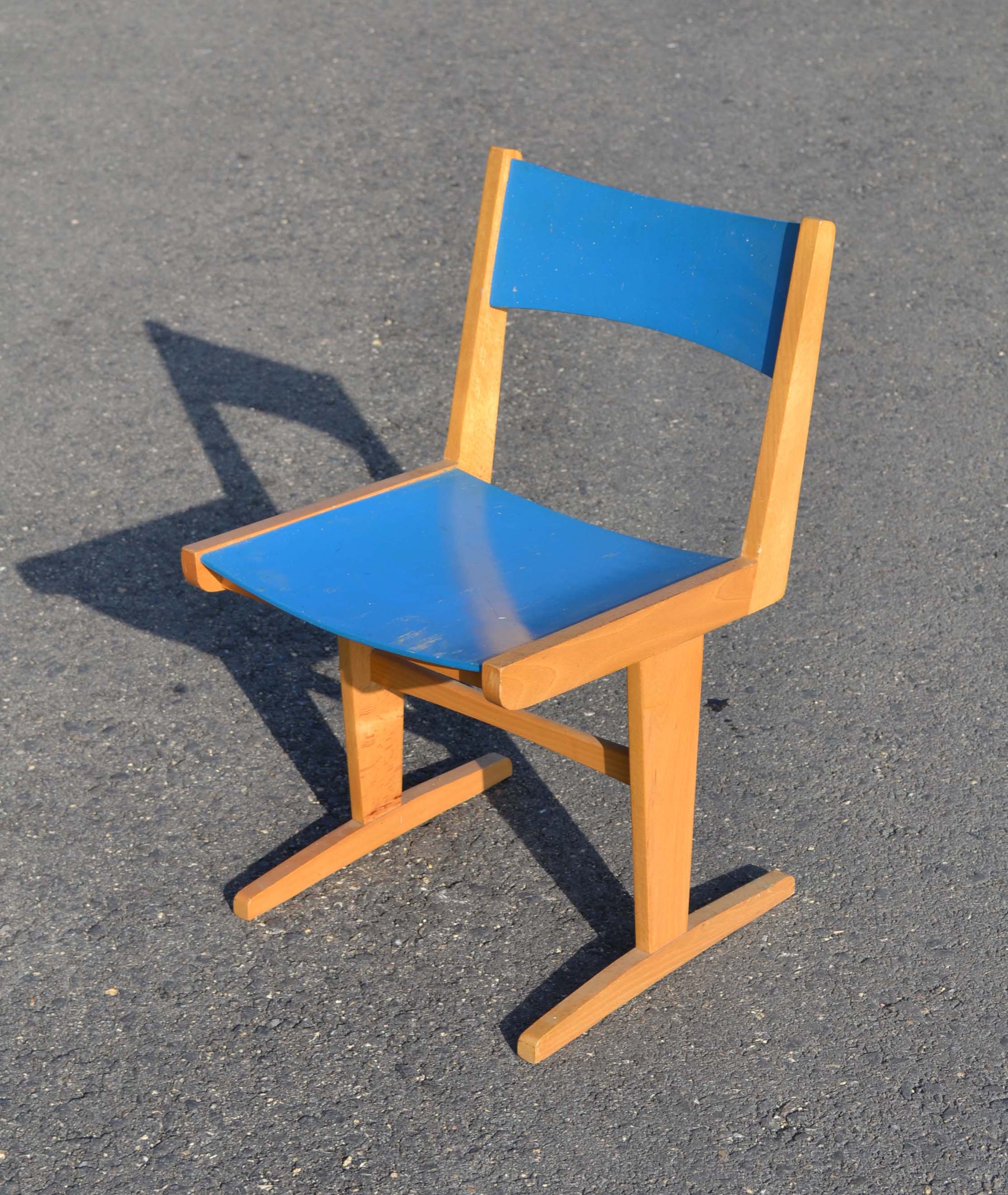 mobilier vintage pour enfants chaises tables coffres à jouets mobilier