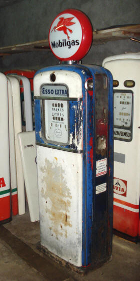 Ancienne pompe à essence Boutillon - deco garage