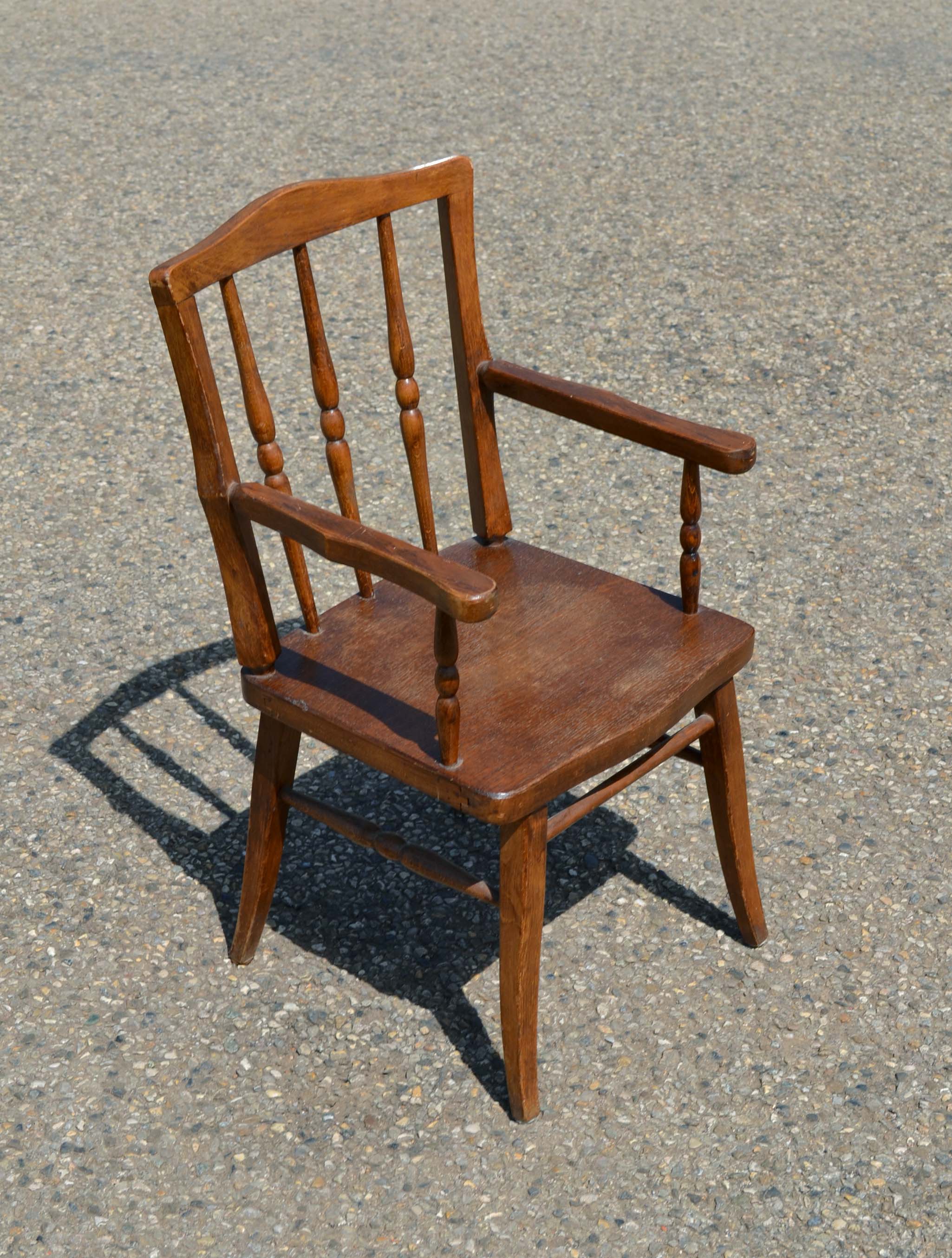 mobilier vintage pour enfants: chaises tables coffres à jouets mobilier  scolaire