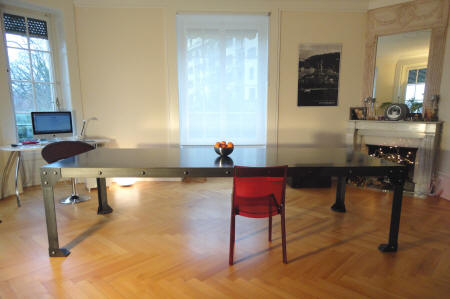 Camarades travailleurs, c'est la lutte finale..., l'usine est ... Désign de Une Fabriquer table cuisine